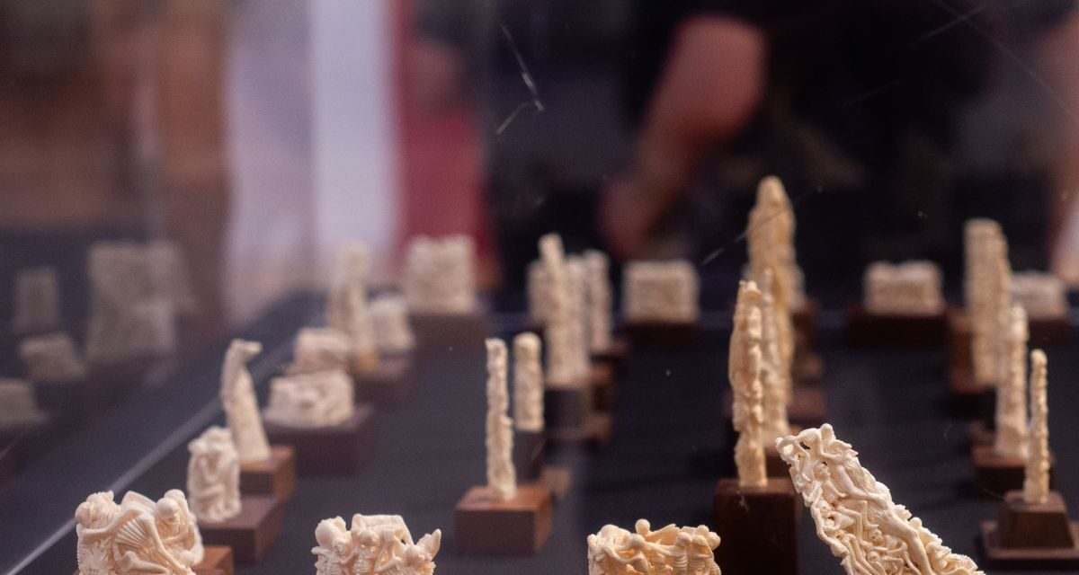 Roberto Ruiz. Gigante de la miniatura: el arte tallado en hueso llega al Museo del Estanquillo