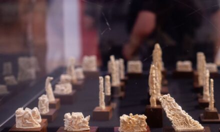 Roberto Ruiz. Gigante de la miniatura: el arte tallado en hueso llega al Museo del Estanquillo