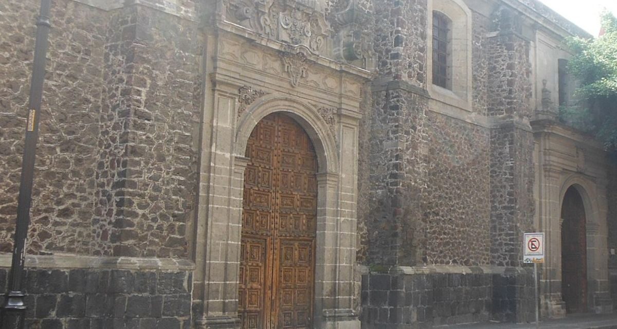 Templo de Santa Catalina de Siena, el lugar donde encarcelaron a La Corregidora en las calles del Centro Histórico