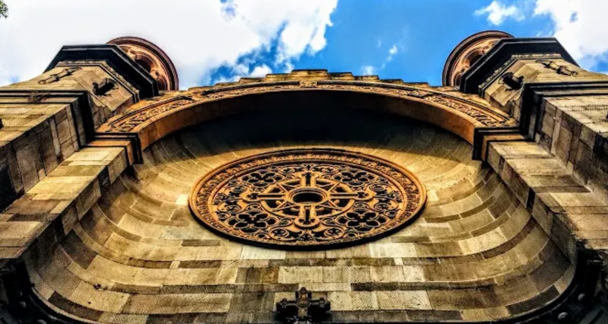 Parroquia Josefina de la Sagrada Familia, la iglesia neobizantina de Santa María la Ribera