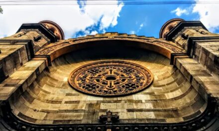 Parroquia Josefina de la Sagrada Familia, la iglesia neobizantina de Santa María la Ribera