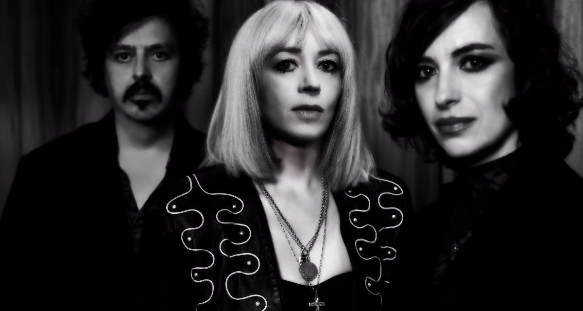 Ladytron regresa con A Death in London y adelanta el sonido de su nuevo álbum Paradises