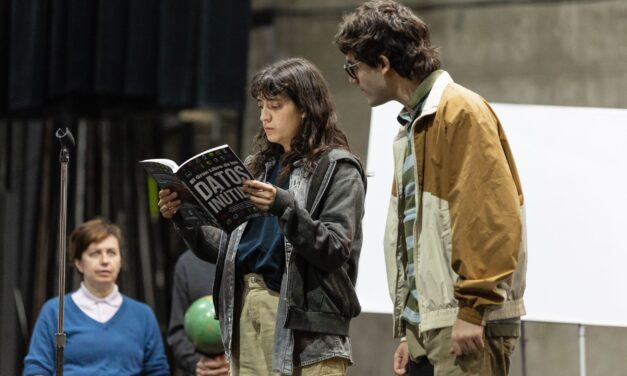 El Peso de las Hormigas, una reflexión sobre la juventud, la neuridivergencia y el fin del mundo en el Teatro Juan Ruiz de Alarcón