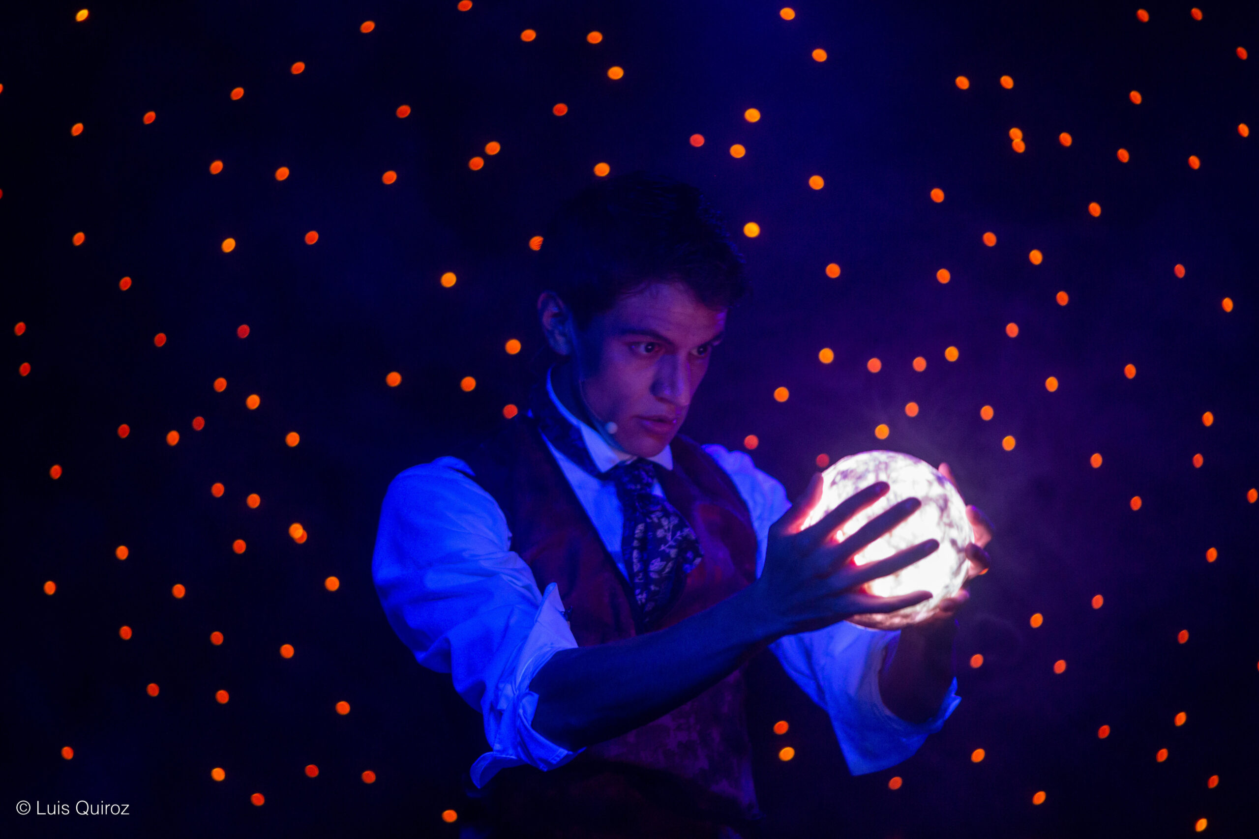 La Desilusión de la Ilusión, una viaje lleno de magia a través de la vida de un mago en el Teatro Helénico