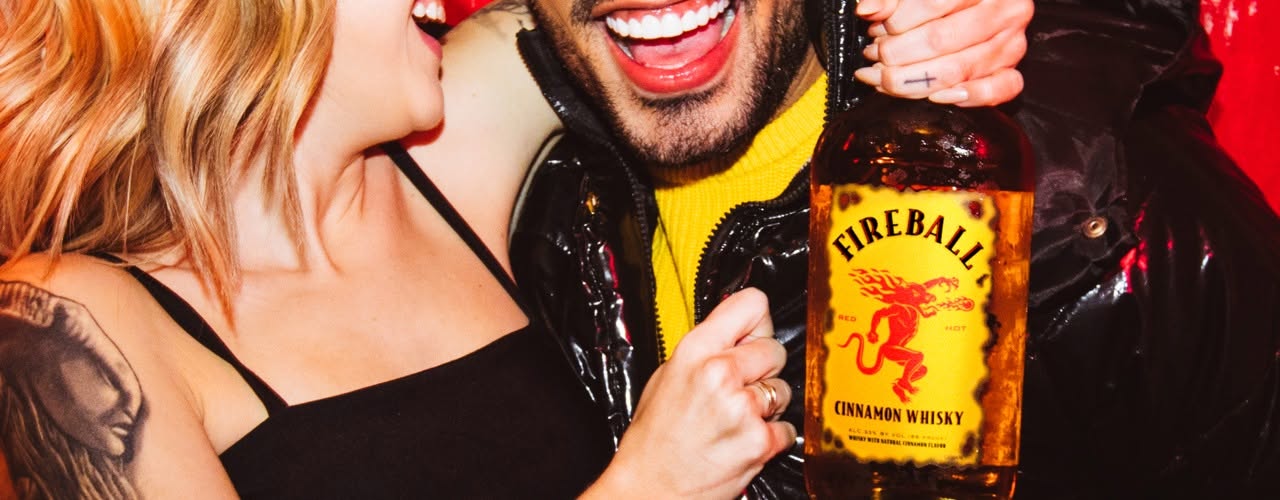 Fireball apuesta por el ritual del precopeo en México con su característico sabor a canela