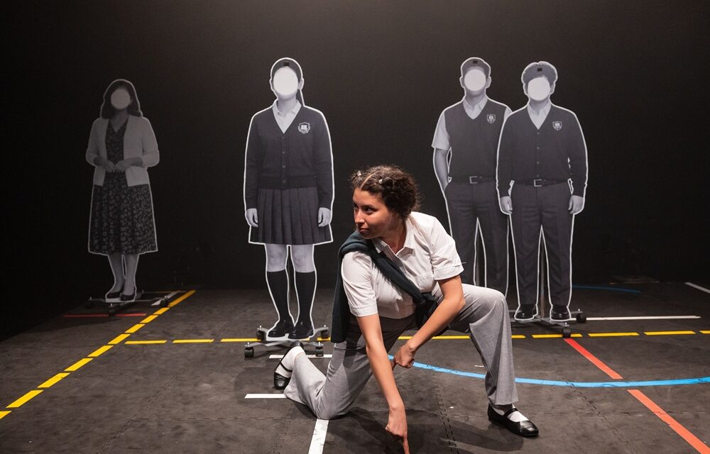 Teatro UNAM presenta Mi hermano no murió como un niño héroe una obra sobre duelo, infancia y violencia